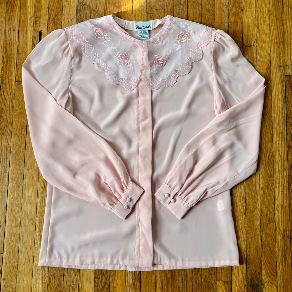 Vintage 80s/90s Gailord retro pink frilly lace collar button down blouse
